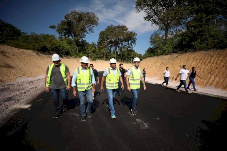 Wilson Lima vistoria início do asfaltamento do viaduto do Anel Leste