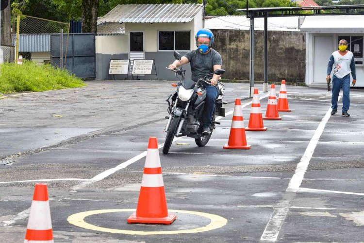 Detran Amazonas realiza exames de legislação e direção em 22 municípios do interior