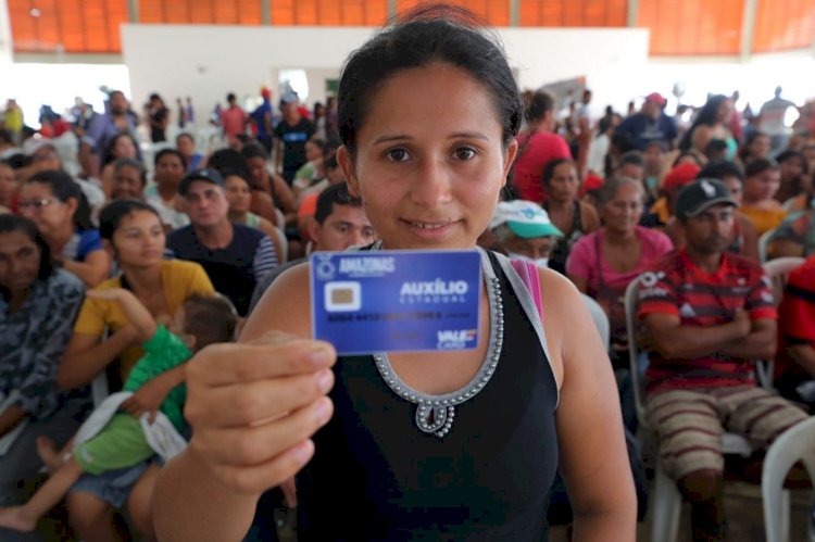 Mais de 100 mil cartões ‘Auxilio Enchente’ foram entregues para famílias afetadas pela cheia