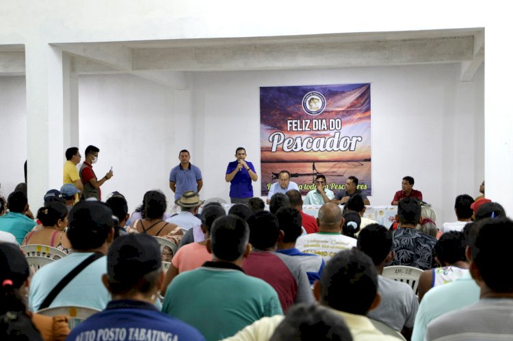 João Luiz reafirma compromisso com desenvolvimento na Colônia de Pescadores de Iranduba