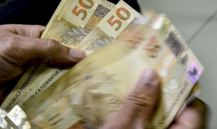 Orçamento de 2023 prevê salário mínimo de R$ 1.302