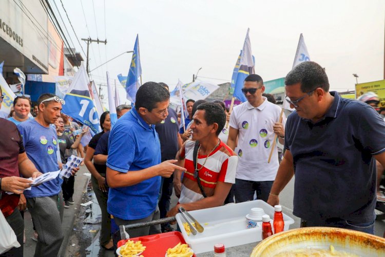 João Luiz participa de caminhada na Zona Norte de Manaus