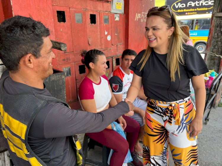 Delegada Emília Ferraz visita ao bairro Cidade de Deus