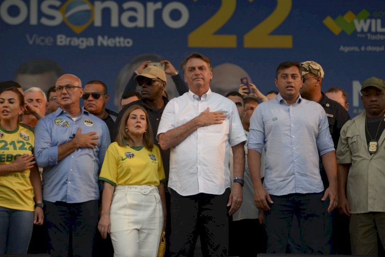 Bolsonaro declara apoio à reeleição de Wilson Lima, em comício em Manaus