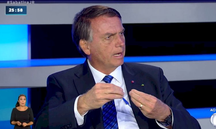 Bolsonaro diz que não houve atraso na vacinação contra covid-19