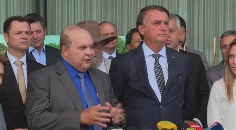 Bolsonaro recebe apoio do governador reeleito do Distrito Federal