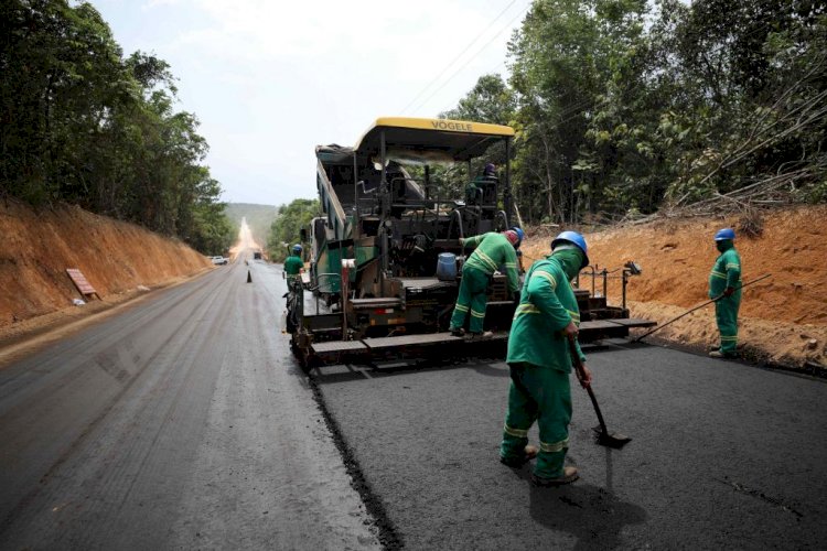 Governo do Amazonas conclui novo asfaltamento em mais de 70 quilômetros da AM-010