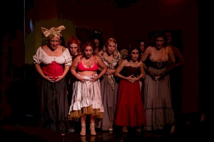 Teatro Gebes Medeiros recebe temporada do espetáculo ‘Cabaré Chinelo’