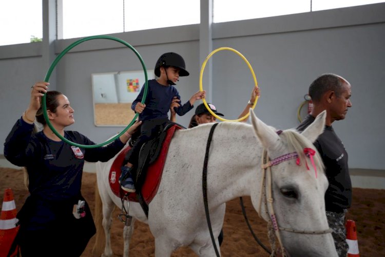 Referência no Brasil, equoterapia da PMAM ampliará vagas após aquisição de cavalos e reforma do núcleo