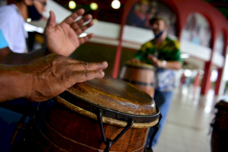 Ritmos afros fortalecem as raízes da cultura popular na Mostra Amyipaguana