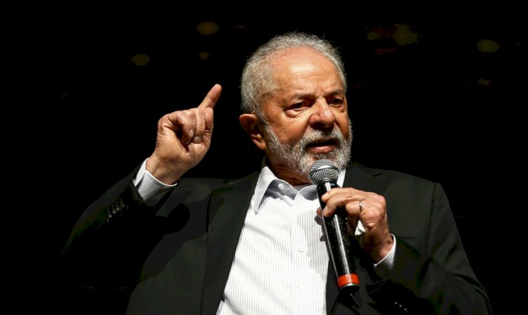 Lula fez cirurgia para retirada de lesão na laringe