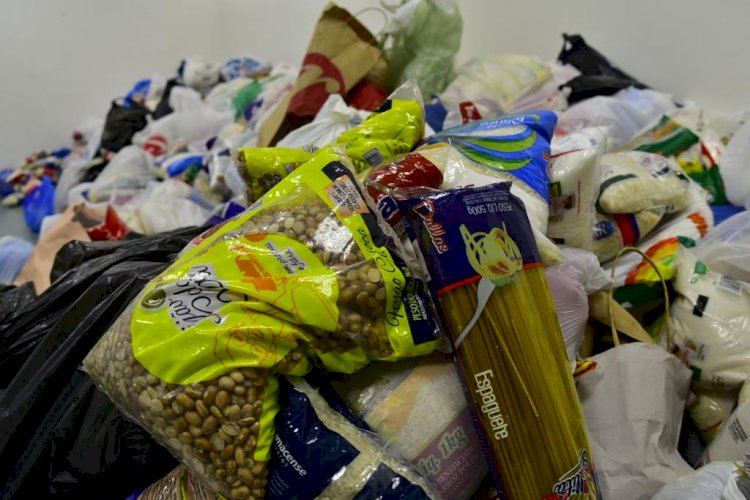 Primeiro dia do Copa na Arena arrecada 100 brinquedos e 1,5 tonelada de alimentos