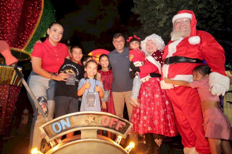 Wilson Lima dá início à programação ‘O mundo encantado do Natal’ com inauguração de árvore de 30 metros