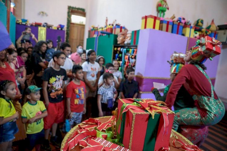 Luzes, música e emoção: “O Mundo Encantado do Natal” recebeu 20 mil pessoas na noite de estreia, no Largo de São Sebastião