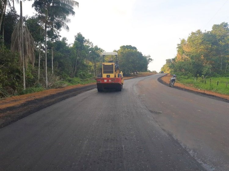 Governo do Amazonas avança com pavimentação do Ramal do Mapiá, em Borba