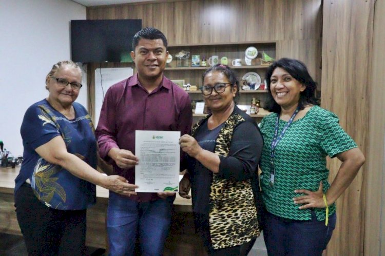 Idam entrega certidão de Dispensa de Licenciamento Ambiental a agricultoras do ramal Brasileirinho