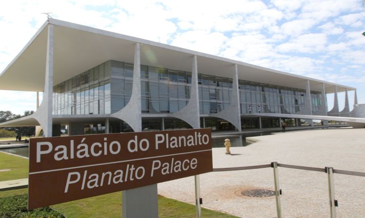 Governo Lula faz primeira reunião ministerial