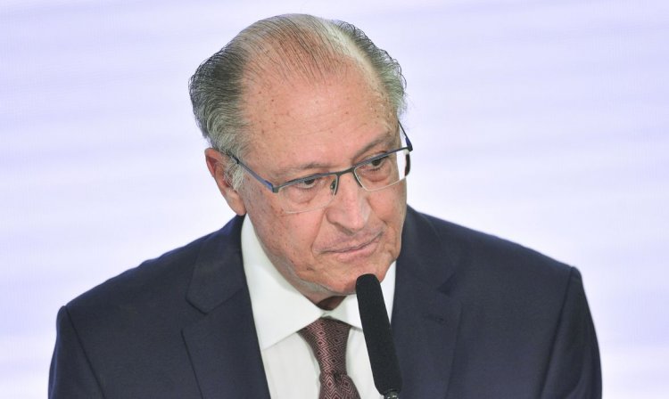 Vice-presidente da República e ministros condenam ataques em Brasília
