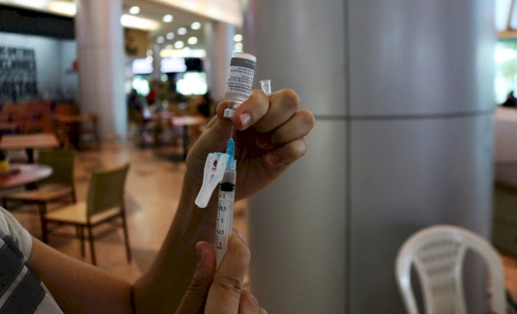 Vacinação em supermercados atendeu a população em todas as regiões de Manaus nesta sexta-feira
