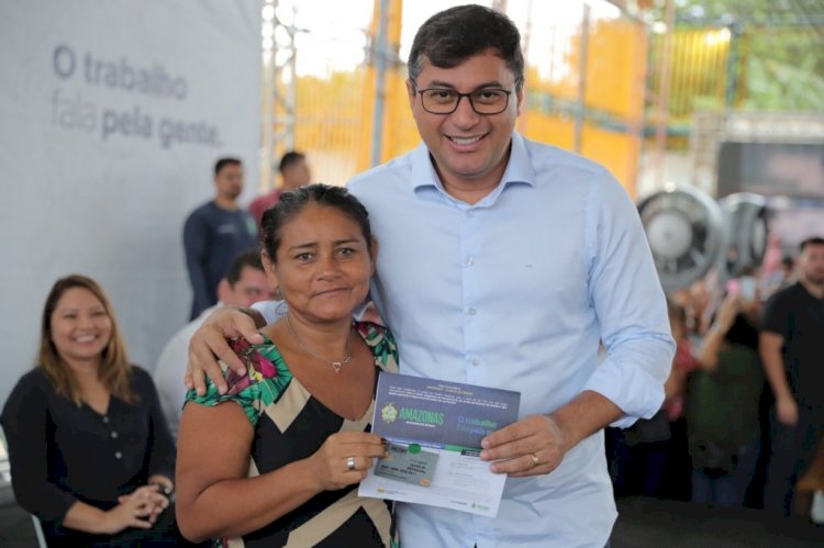 Wilson Lima dá início à nova fase de entrega de cartões do Auxílio Estadual Permanente em Manaus