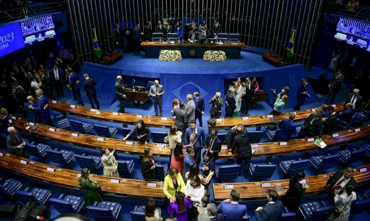 Suplentes assumem vagas deixadas por ministros do governo Lula