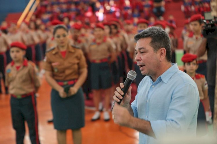 Governo do Amazonas inaugura laboratório de informática e entrega equipamentos digitais para colégio do Corpo de Bombeiros