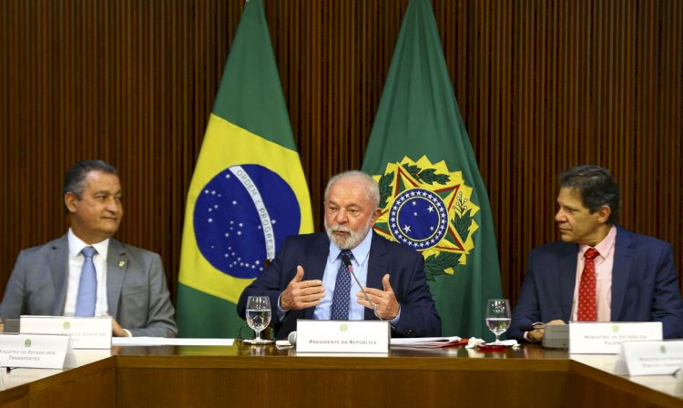 'Não podemos ficar chorando o dinheiro que falta', diz Lula