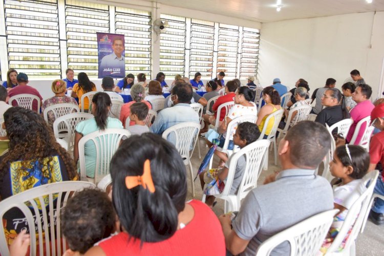 Deputado na Comunidade leva orientações sociais e empreendedorismo ao conjunto Manoa