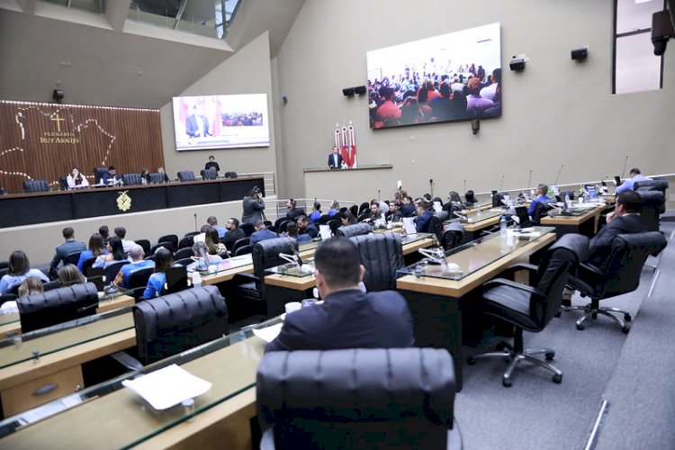Sessão Plenária compensatória tratou de conscientização de autismo e desenvolvimento municipalista