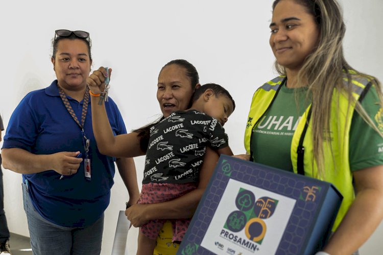 Governo do Amazonas dá suporte ao processo de mudança das 32 famílias das comunidades da Sharp e Manaus 2000 para o Parque Residencial Rodrigo Otávio