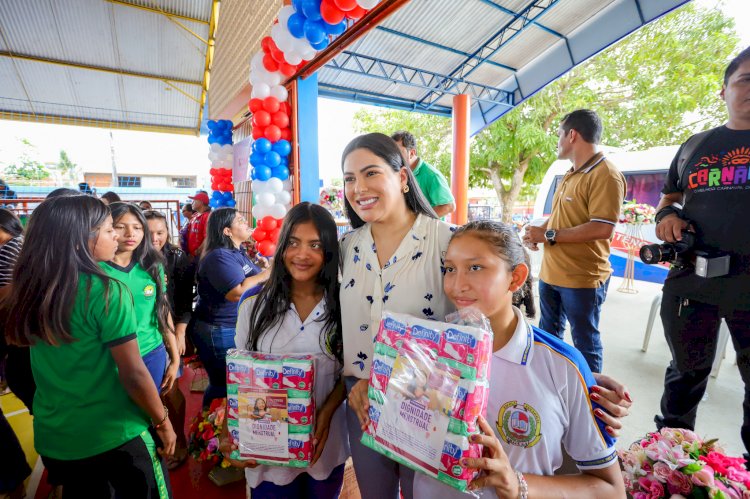 Mayra Dias participa de ação dos programas Crédito Rosa e Dignidade Menstrual em Parintins