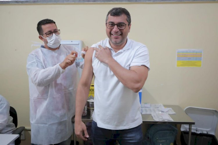 Wilson Lima atualiza cartão de vacinação contra Influenza e Covid-19 e reforça convite para população se imunizar