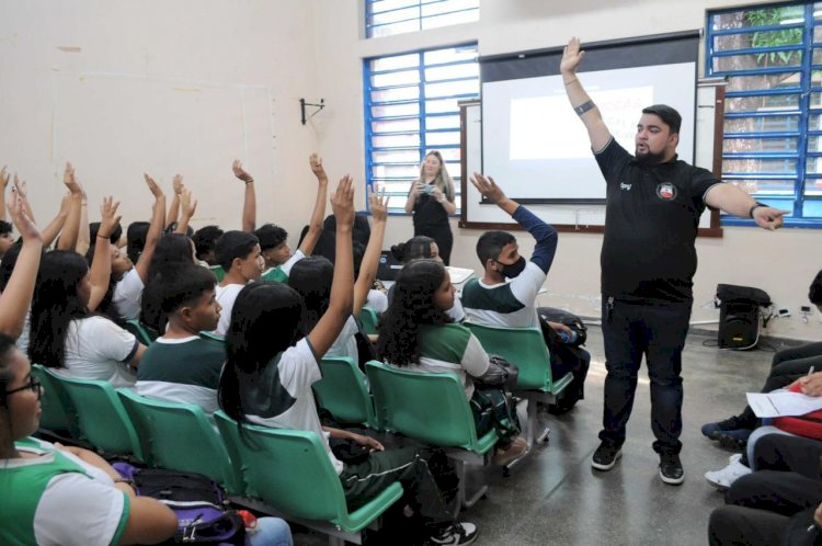 SSP-AM leva ações da Semana Estadual Antidrogas à Escola Estadual Sólon de Lucena