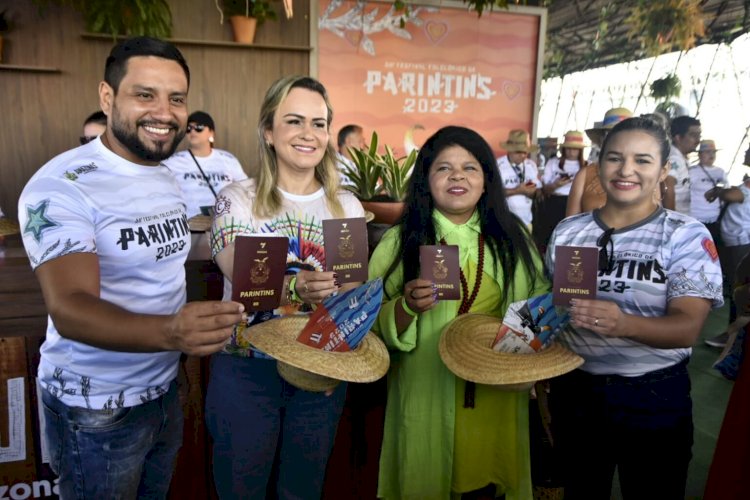 Ministras do Turismo e dos Povos Indígenas conhecem circuito do Governo do Amazonas montado na Catedral de Parintins