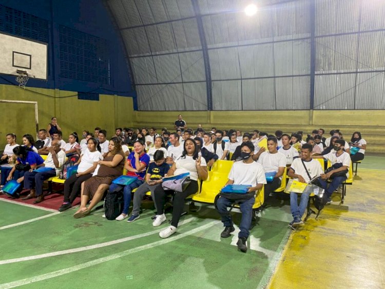 Com apoio do Governo do Amazonas, alunos e professores participam de curso sobre educação financeira