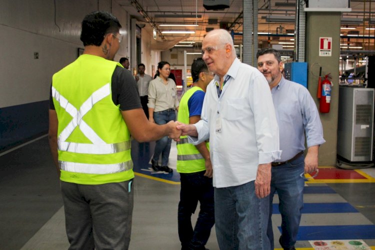 Governo do AM visita fábrica responsável pela produção de eletrodomésticos no PIM