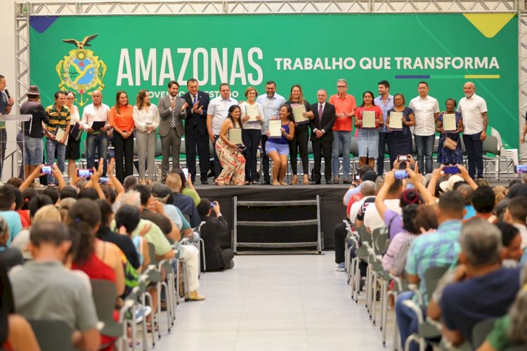 Wilson Lima entrega 355 títulos de imóveis e reassenta famílias das comunidades da Sharp e Manaus 2000