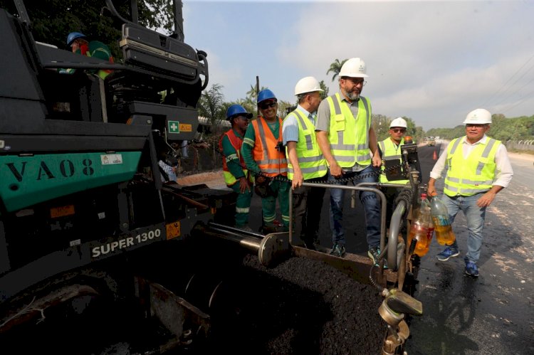 Wilson Lima vistoria obras de modernização da AM-010 e entrega ramal Sulivan Portela pavimentado