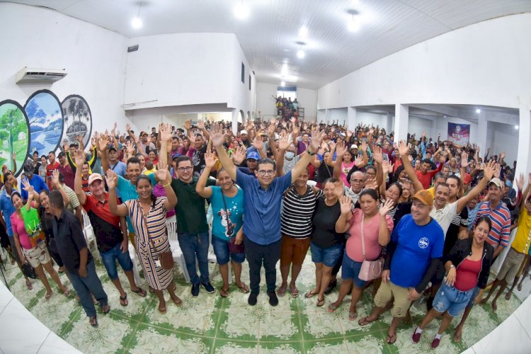 Carteiras do Seguro Defeso são entregues aos pescadores de Iranduba, por tratativa do deputado João Luiz com o Governo Federal