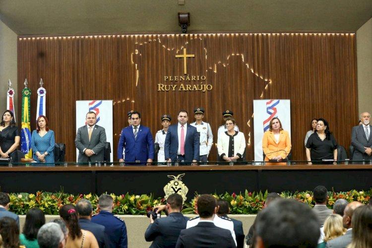 Presidente do TCE-AM participa de entrega da Medalha do Mérito Legislativo na Aleam