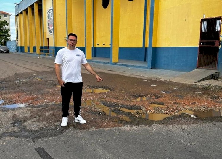 Vereador Rodrigo Guedes denuncia cratera e cobra recapeamento de vias no bairro Flores