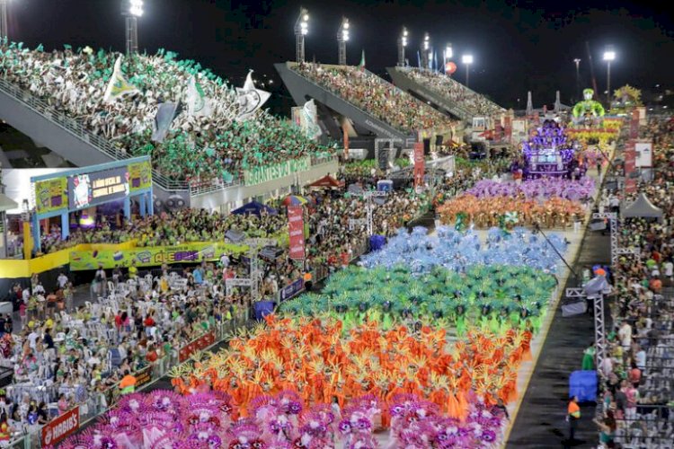 Carnaval na Floresta 2024: Desfile das escolas de samba reúne 60 mil espectadores no Sambódromo