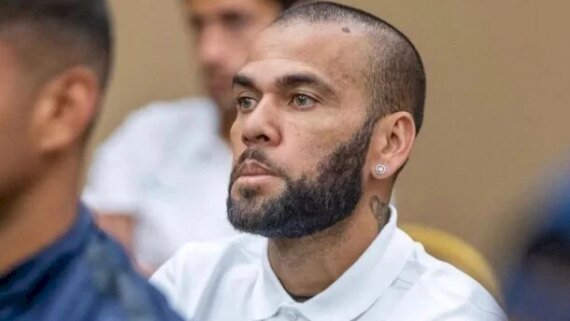 Julgamento de Daniel Alves: Juíza nega suspensão, mas permite que jogador seja o último a depor