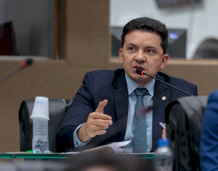 Educação: com início das aulas no Amazonas, deputado Delegado Péricles destaca investimentos feitos para melhorias do setor