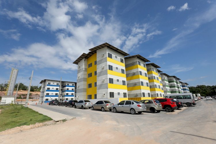 Famílias escolhem apartamentos no Residencial Ozias Monteiro II, onde irão morar