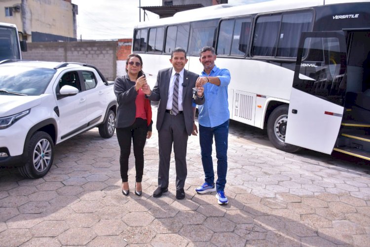 Ônibus e veículo utilitário, frutos de emenda parlamentar do deputado João Luiz são entregues para população de Humaitá