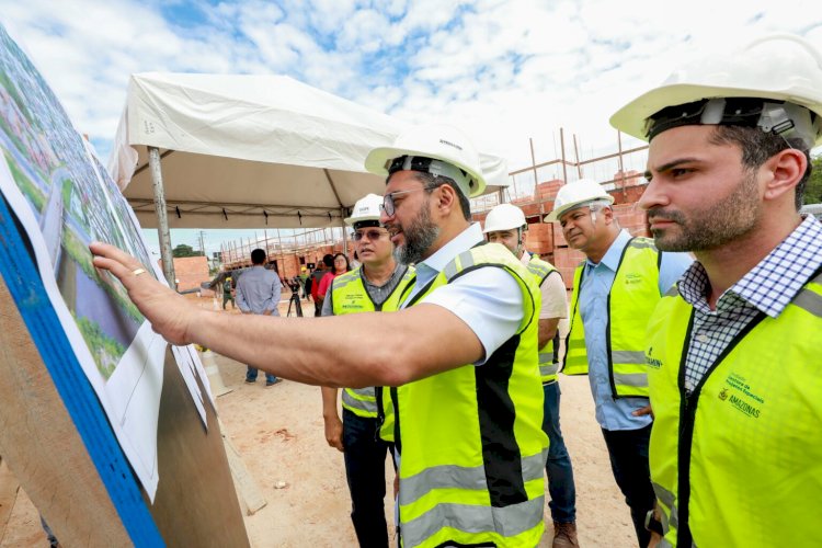 Wilson Lima vistoria obra do novo residencial do Prosamin+ e destaca trabalho por moradia digna