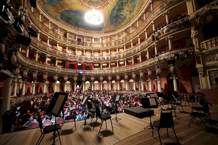 Teatro Amazonas sedia a 4ª edição da programação em alusão ao Outubro Rosa, intitulada ‘O Toque que Muda’