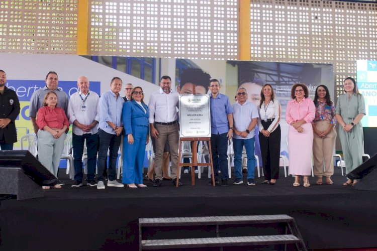 Governador Wilson Lima abre ano letivo da capital com lançamento de projeto para inserir estudantes no mercado de trabalho