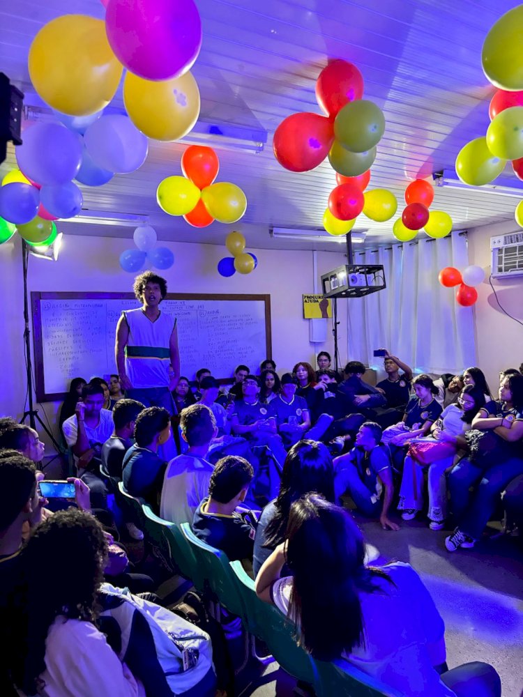 Espetáculo 'Menino' transforma dor em poesia  com entrada gratuita